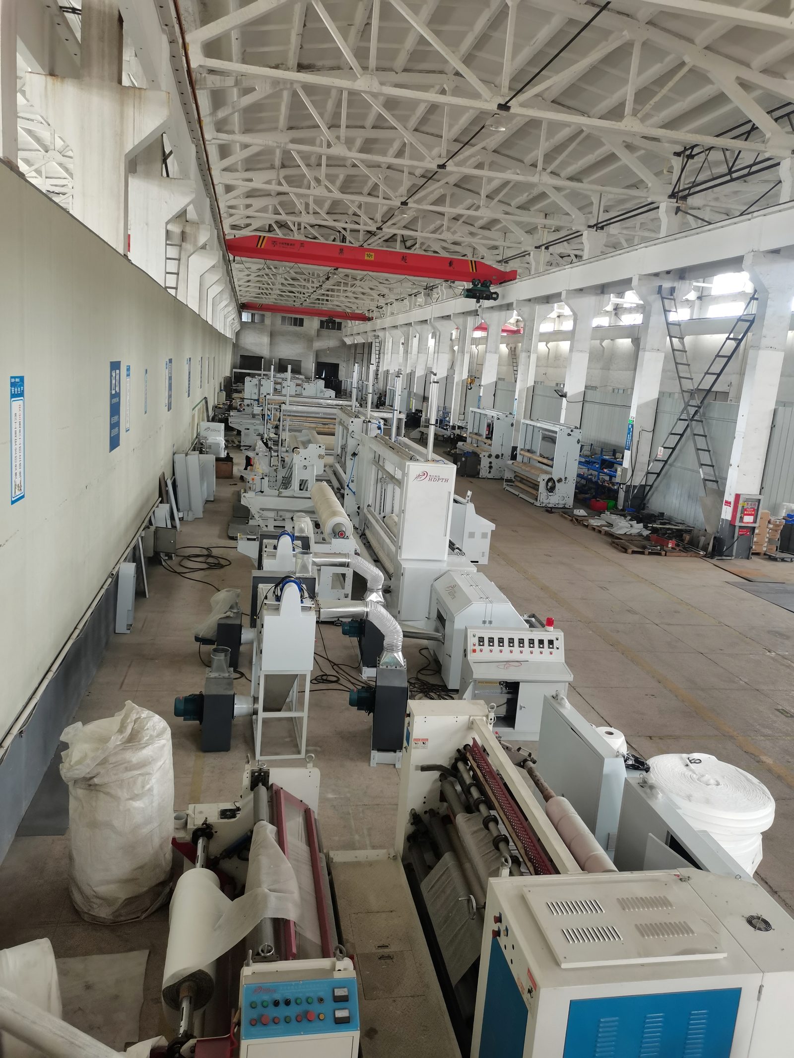 HDPTH 生产车间 - Elevated overview of HDPTH nonwoven machinery production and assembly workshop
